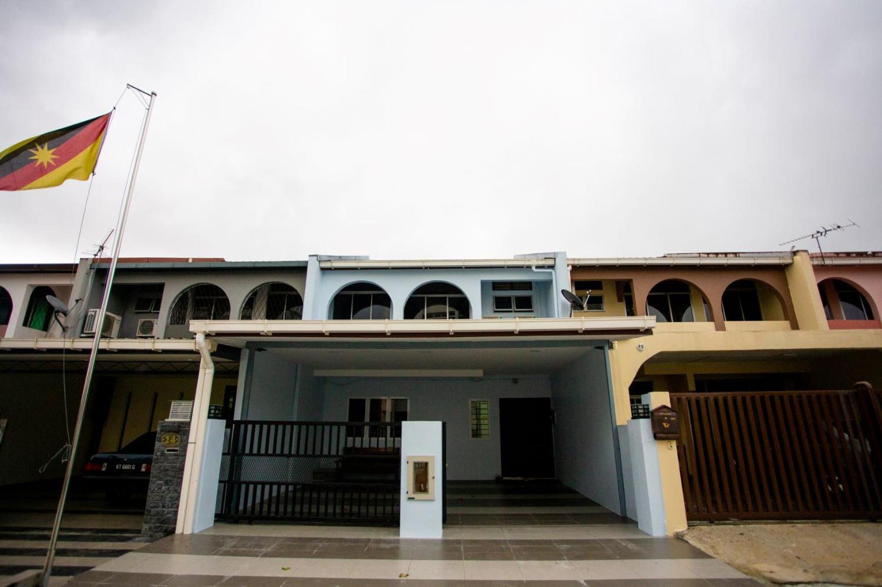 Hom2Rex Kuching Homestay Taman Timberland Экстерьер фото