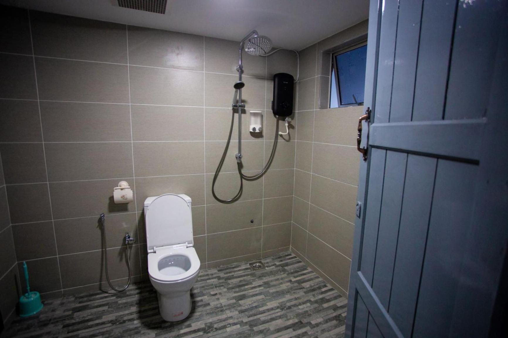 Hom2Rex Kuching Homestay Taman Timberland Экстерьер фото